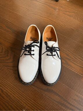 DR MARTENS 1461 WOMEN'S PATENT LEATHER OXFORD SHOES
